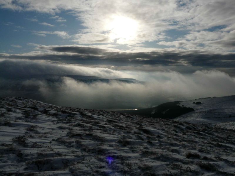 longdendale valley below in the clouds.jpg